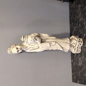 SALE💥. Statue of asian woman carrying a jug, cream and black